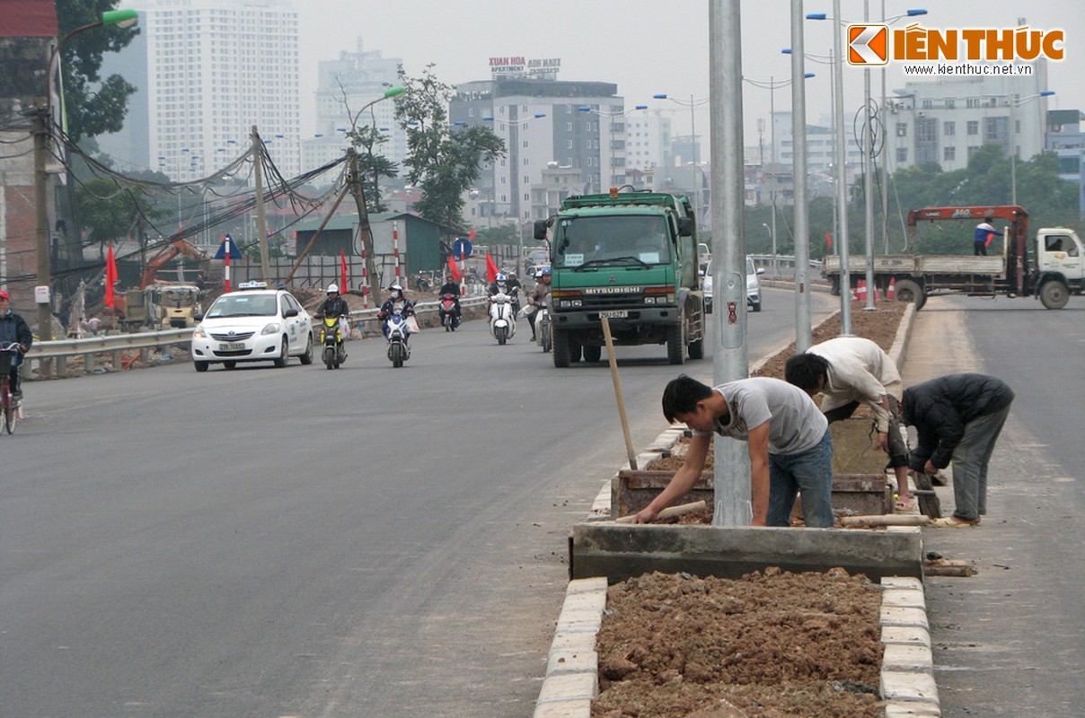 Ngon ngang dai cong truong sau khi thong xe tuyen duong 6.400 ty-Hinh-13